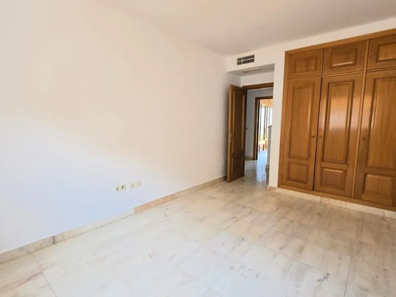 House - Townhouse в продаже в Mijas, Málaga. В доме 4 спален и 5 ванных комнат. Площадь дома 272 м²