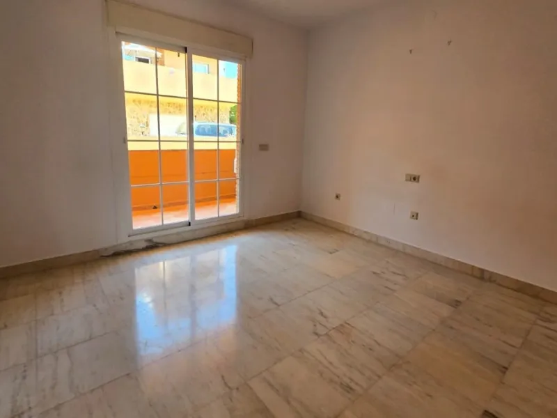 House - Townhouse в продаже в Mijas, Málaga. В доме 4 спален и 5 ванных комнат. Площадь дома 272 м²