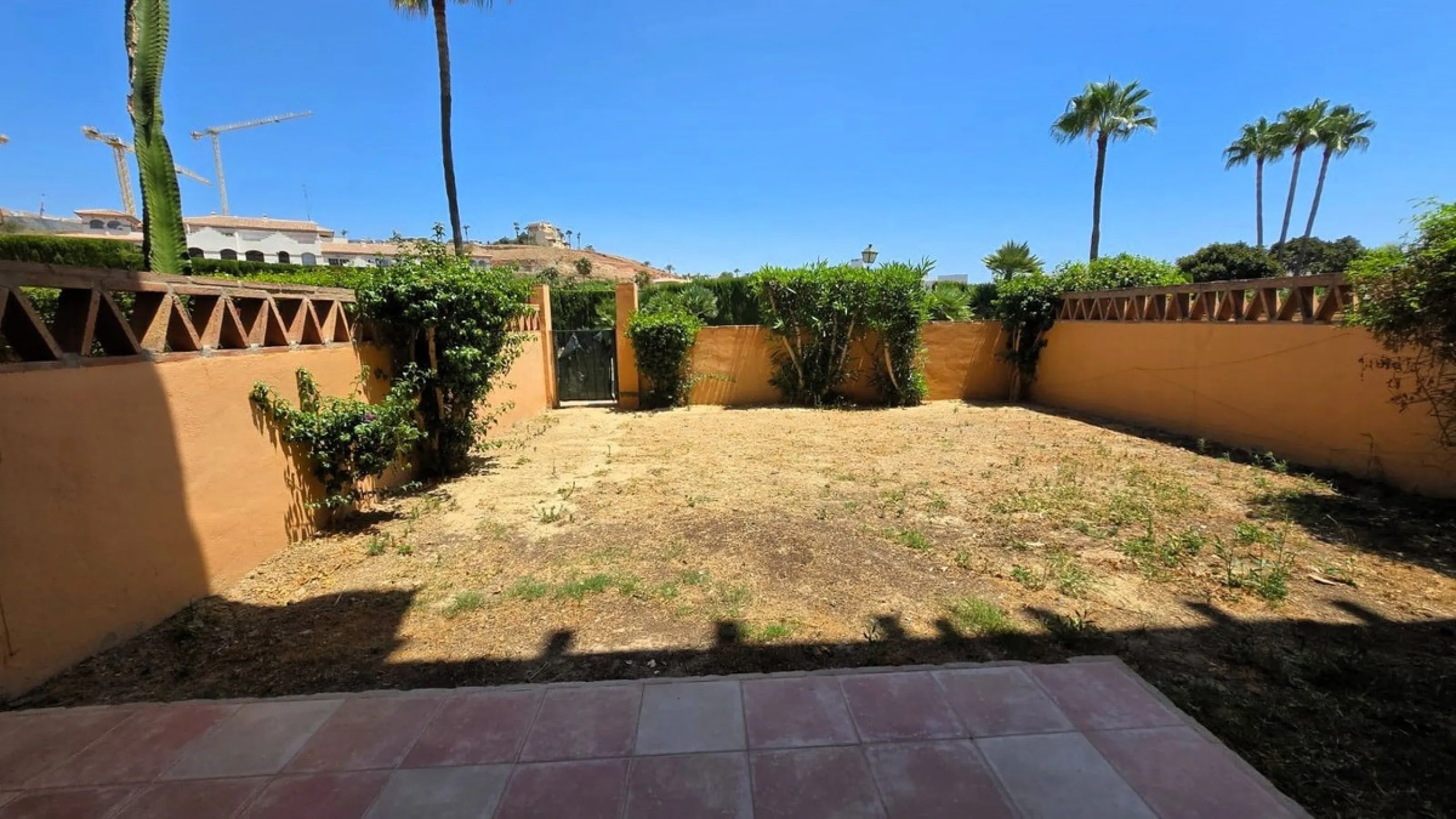 House - Townhouse в продаже в Mijas, Málaga. В доме 4 спален и 5 ванных комнат. Площадь дома 272 м²