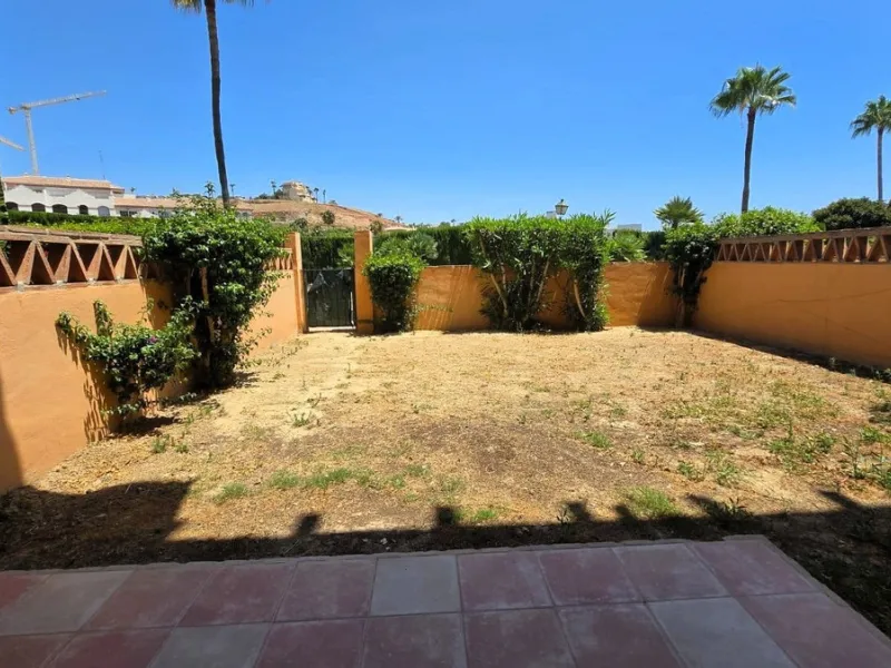 House - Townhouse в продаже в Mijas, Málaga. В доме 4 спален и 5 ванных комнат. Площадь дома 272 м²