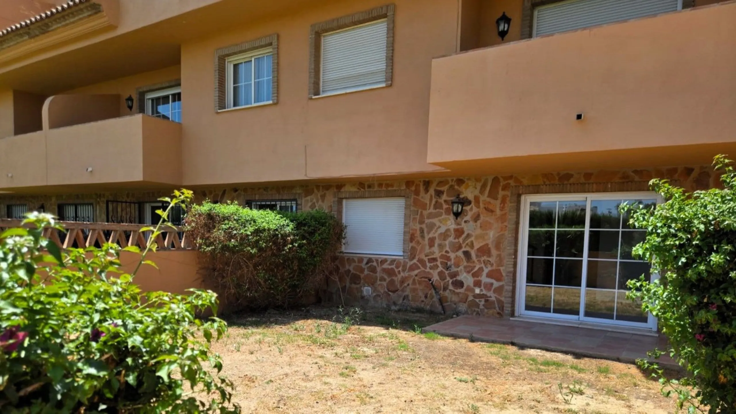 House - Townhouse в продаже в Mijas, Málaga. В доме 4 спален и 5 ванных комнат. Площадь дома 272 м²