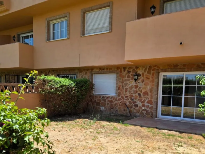 House - Townhouse в продаже в Mijas, Málaga. В доме 4 спален и 5 ванных комнат. Площадь дома 272 м²