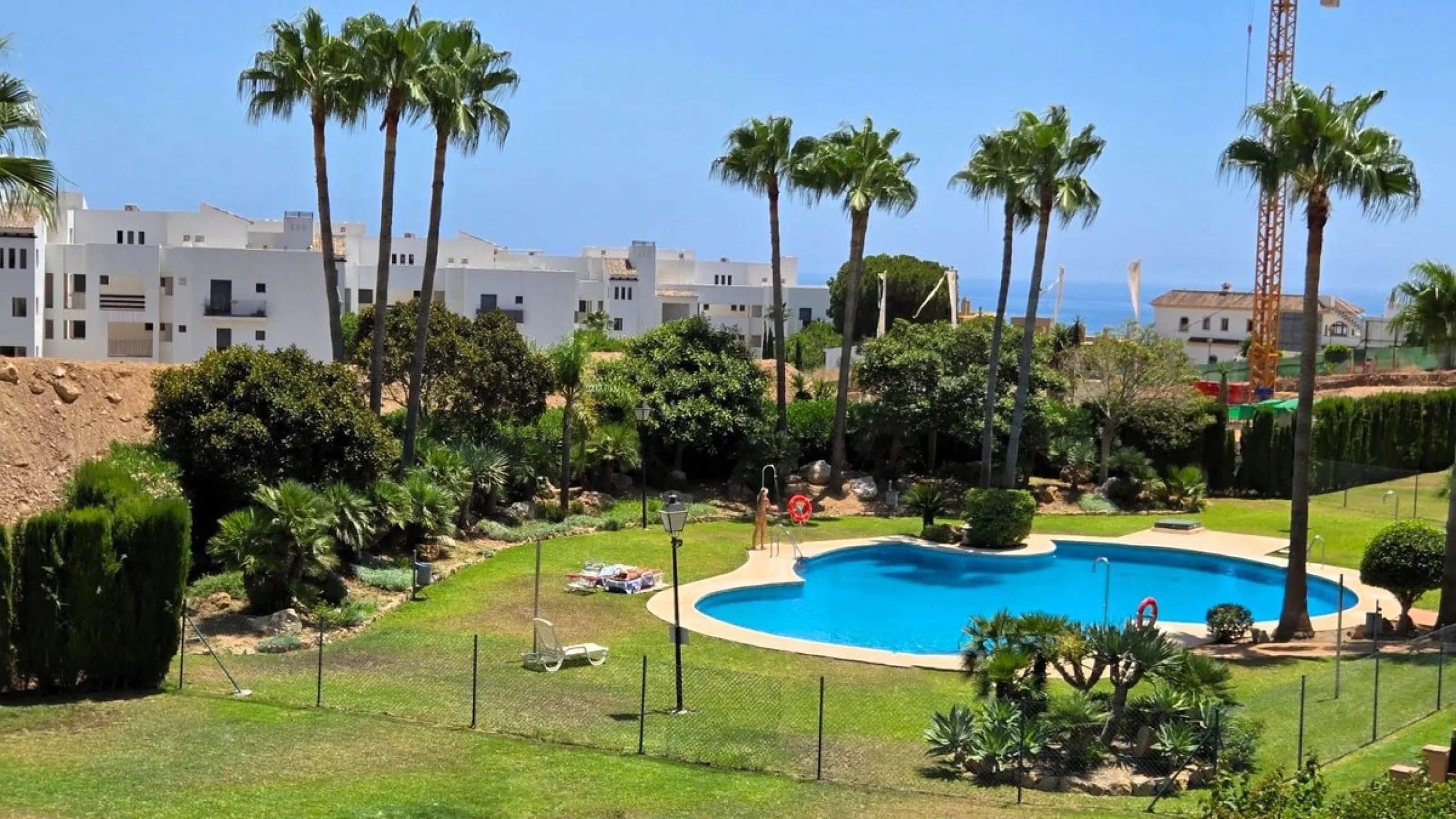 House - Townhouse в продаже в Mijas, Málaga. В доме 4 спален и 5 ванных комнат. Площадь дома 272 м²