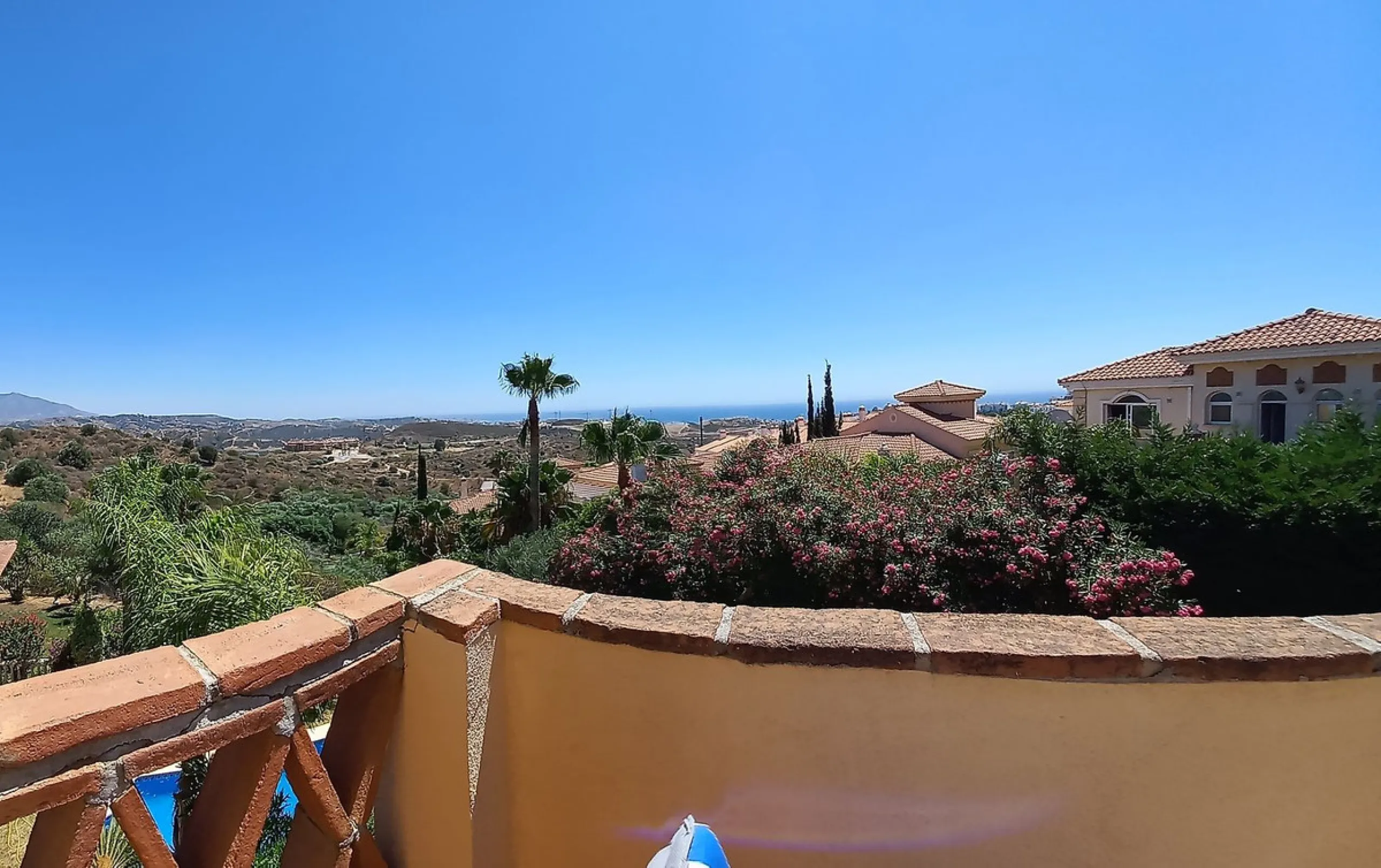 Located in the rolling hills of Mijas Costa, in the upper part of Riviera del Sol, this large villa offers the perfect balance of space, comfort, and convenience for family living. Positioned beside Cala Nova and right next to the exciting new One Bali Vi