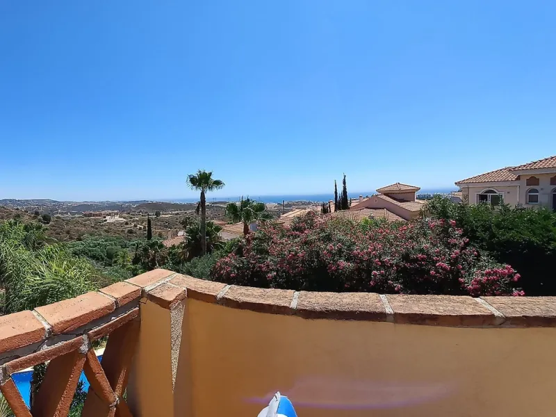 Located in the rolling hills of Mijas Costa, in the upper part of Riviera del Sol, this large villa offers the perfect balance of space, comfort, and convenience for family living. Positioned beside Cala Nova and right next to the exciting new One Bali Vi