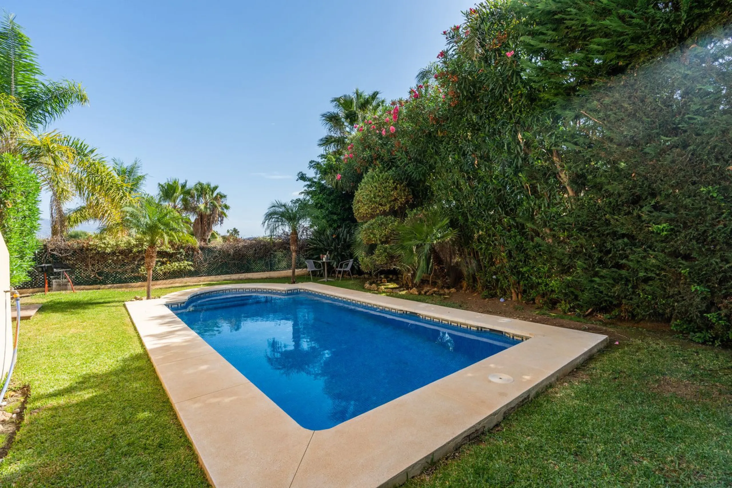 Located in the rolling hills of Mijas Costa, in the upper part of Riviera del Sol, this large villa offers the perfect balance of space, comfort, and convenience for family living. Positioned beside Cala Nova and right next to the exciting new One Bali Vi