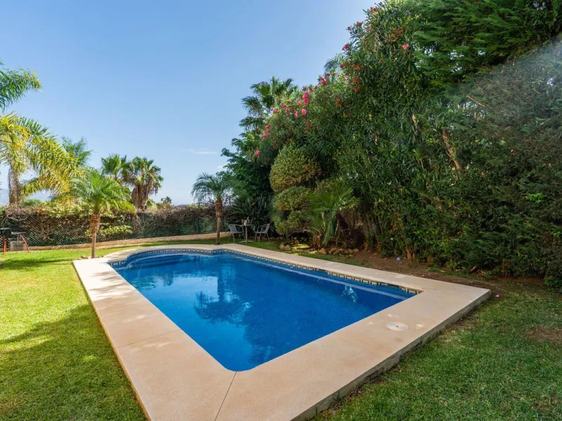 Located in the rolling hills of Mijas Costa, in the upper part of Riviera del Sol, this large villa offers the perfect balance of space, comfort, and convenience for family living. Positioned beside Cala Nova and right next to the exciting new One Bali Vi