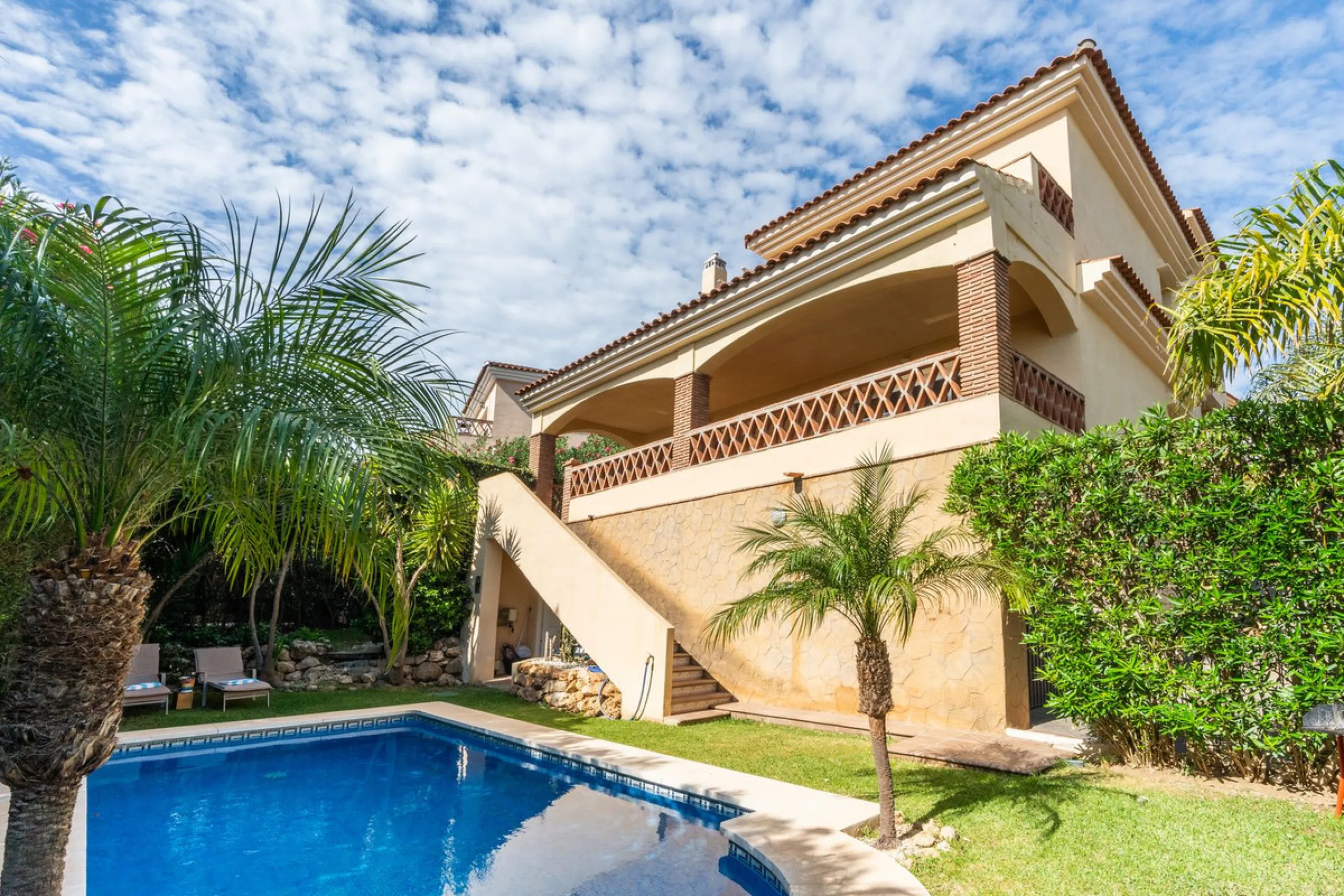 Located in the rolling hills of Mijas Costa, in the upper part of Riviera del Sol, this large villa offers the perfect balance of space, comfort, and convenience for family living. Positioned beside Cala Nova and right next to the exciting new One Bali Vi