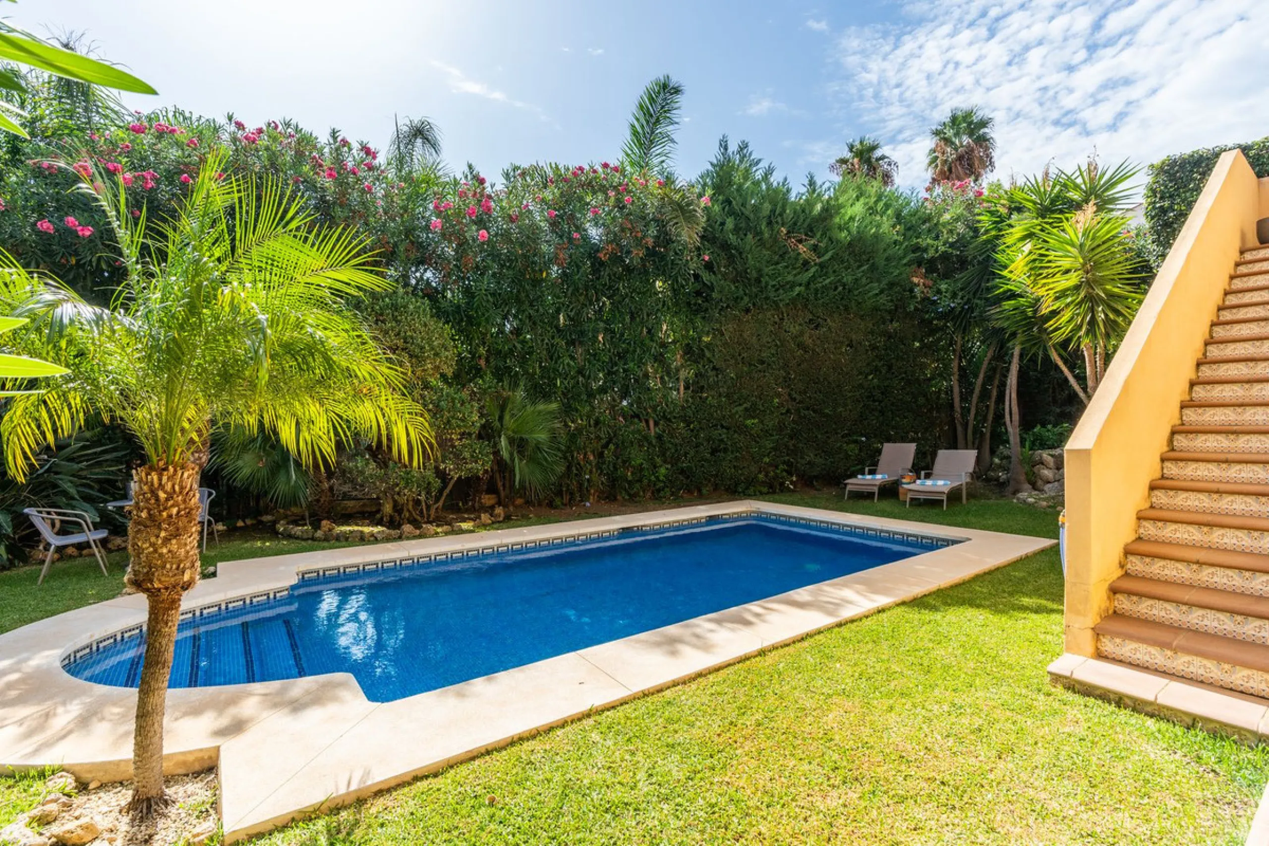 Located in the rolling hills of Mijas Costa, in the upper part of Riviera del Sol, this large villa offers the perfect balance of space, comfort, and convenience for family living. Positioned beside Cala Nova and right next to the exciting new One Bali Vi