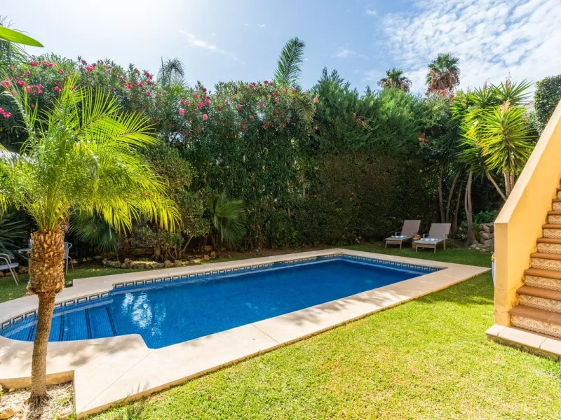Located in the rolling hills of Mijas Costa, in the upper part of Riviera del Sol, this large villa offers the perfect balance of space, comfort, and convenience for family living. Positioned beside Cala Nova and right next to the exciting new One Bali Vi