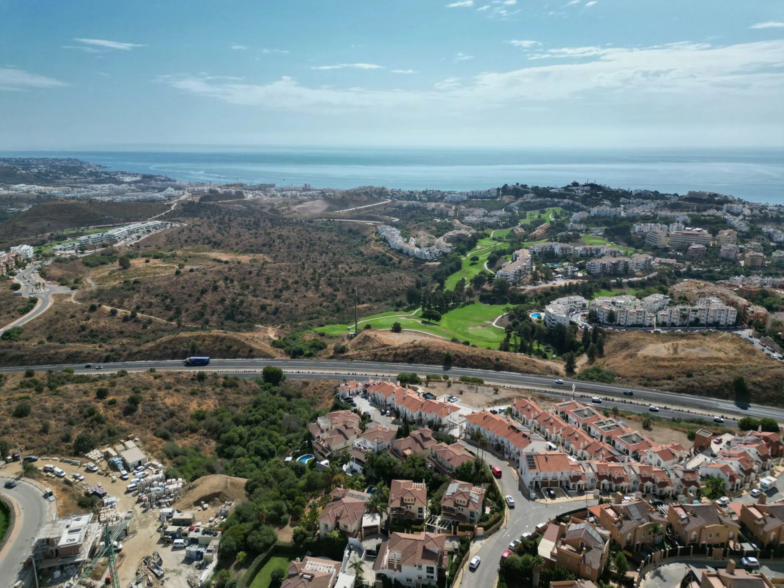 Located in the rolling hills of Mijas Costa, in the upper part of Riviera del Sol, this large villa offers the perfect balance of space, comfort, and convenience for family living. Positioned beside Cala Nova and right next to the exciting new One Bali Vi