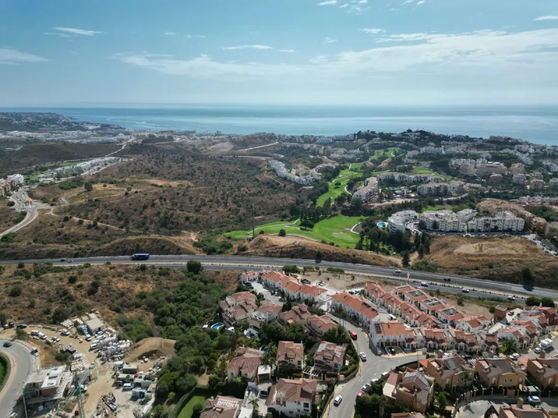 Located in the rolling hills of Mijas Costa, in the upper part of Riviera del Sol, this large villa offers the perfect balance of space, comfort, and convenience for family living. Positioned beside Cala Nova and right next to the exciting new One Bali Vi