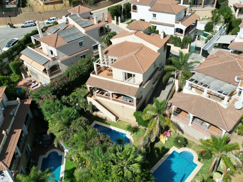 Located in the rolling hills of Mijas Costa, in the upper part of Riviera del Sol, this large villa offers the perfect balance of space, comfort, and convenience for family living. Positioned beside Cala Nova and right next to the exciting new One Bali Vi