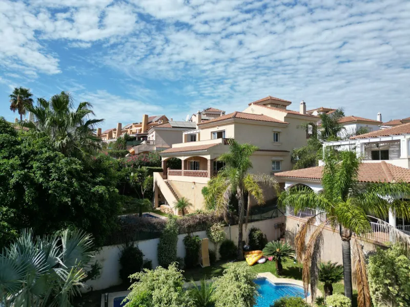 Located in the rolling hills of Mijas Costa, in the upper part of Riviera del Sol, this large villa offers the perfect balance of space, comfort, and convenience for family living. Positioned beside Cala Nova and right next to the exciting new One Bali Vi