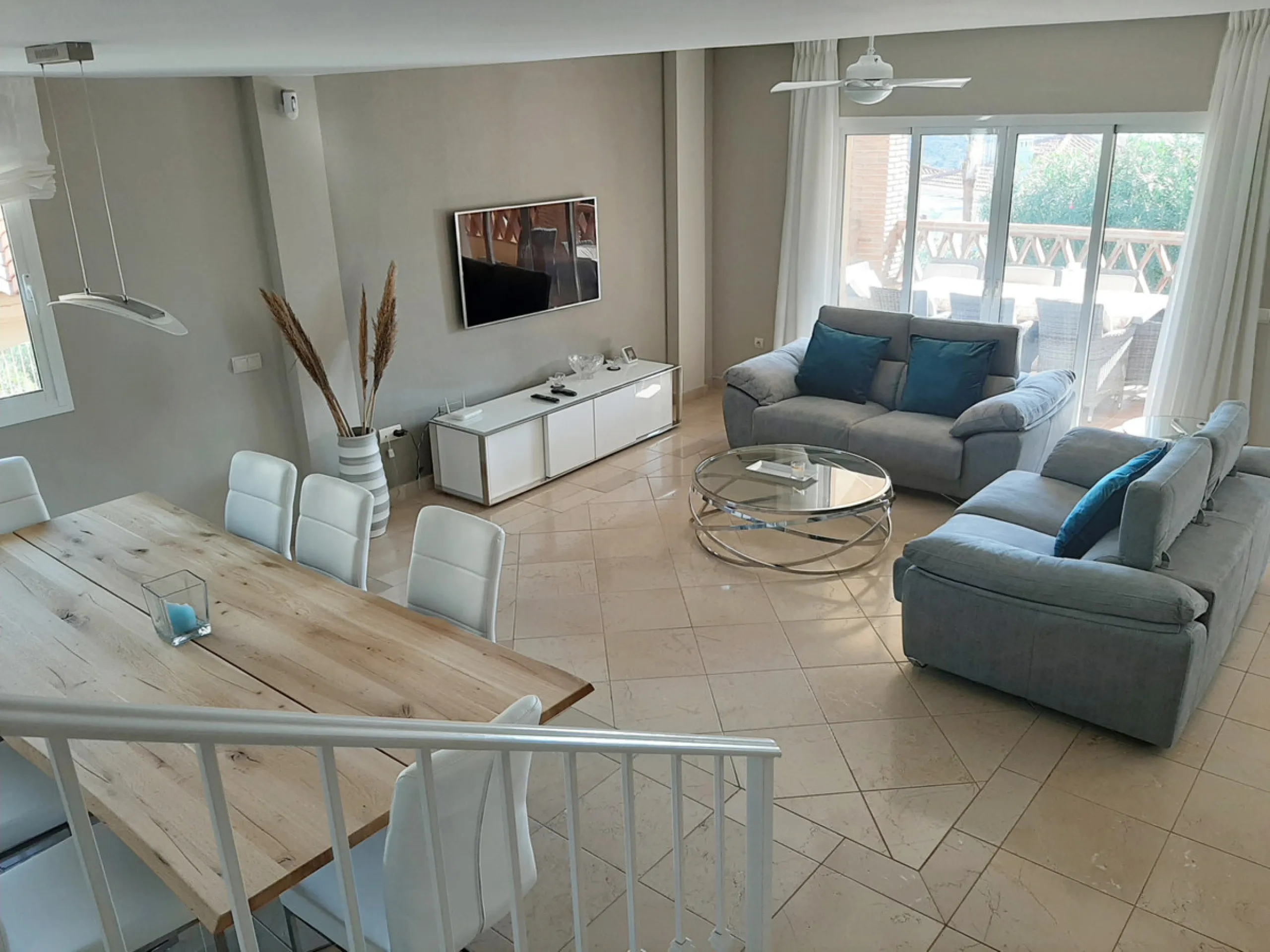 Located in the rolling hills of Mijas Costa, in the upper part of Riviera del Sol, this large villa offers the perfect balance of space, comfort, and convenience for family living. Positioned beside Cala Nova and right next to the exciting new One Bali Vi