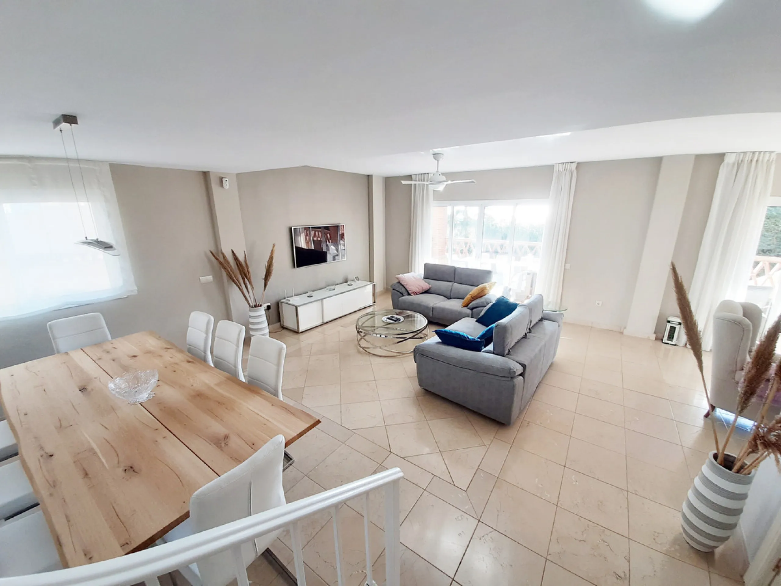 Located in the rolling hills of Mijas Costa, in the upper part of Riviera del Sol, this large villa offers the perfect balance of space, comfort, and convenience for family living. Positioned beside Cala Nova and right next to the exciting new One Bali Vi