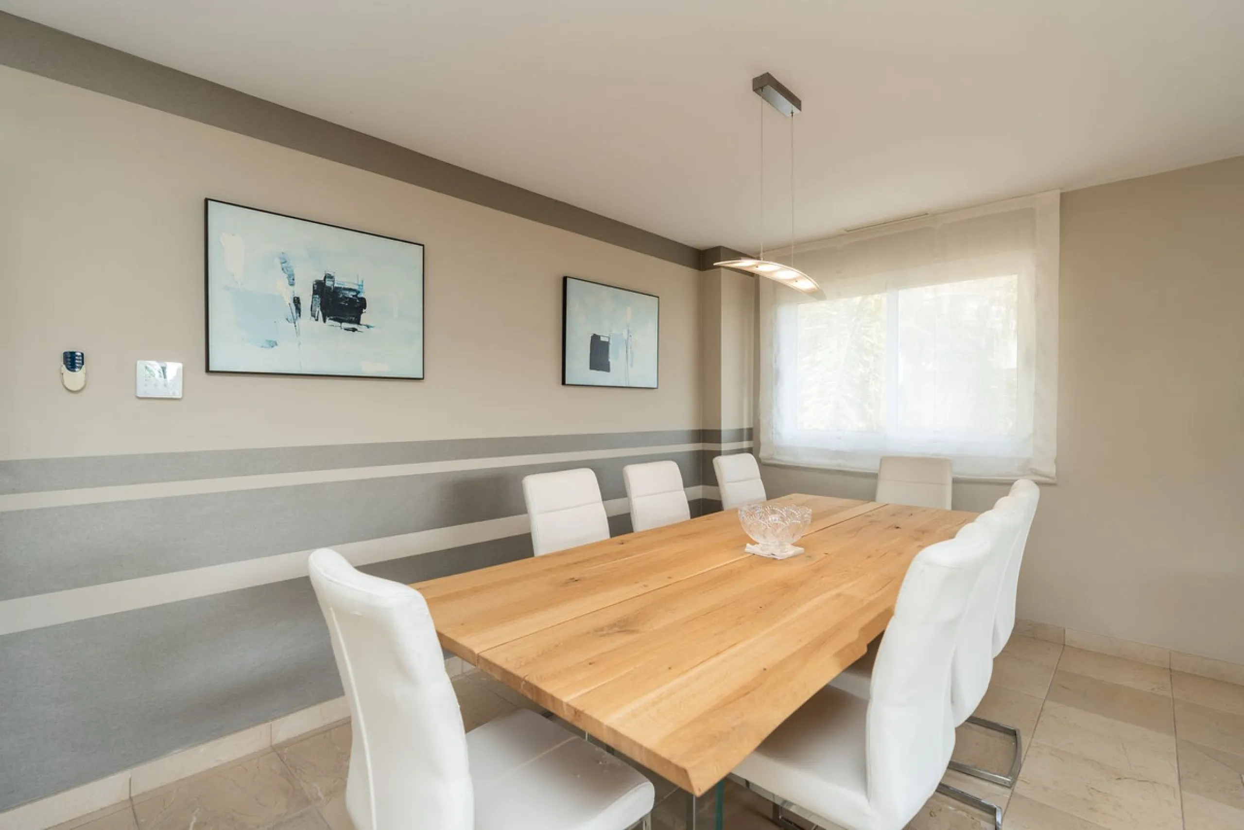 Located in the rolling hills of Mijas Costa, in the upper part of Riviera del Sol, this large villa offers the perfect balance of space, comfort, and convenience for family living. Positioned beside Cala Nova and right next to the exciting new One Bali Vi