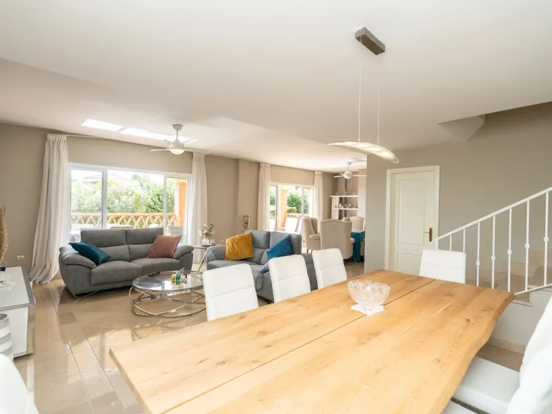 Located in the rolling hills of Mijas Costa, in the upper part of Riviera del Sol, this large villa offers the perfect balance of space, comfort, and convenience for family living. Positioned beside Cala Nova and right next to the exciting new One Bali Vi