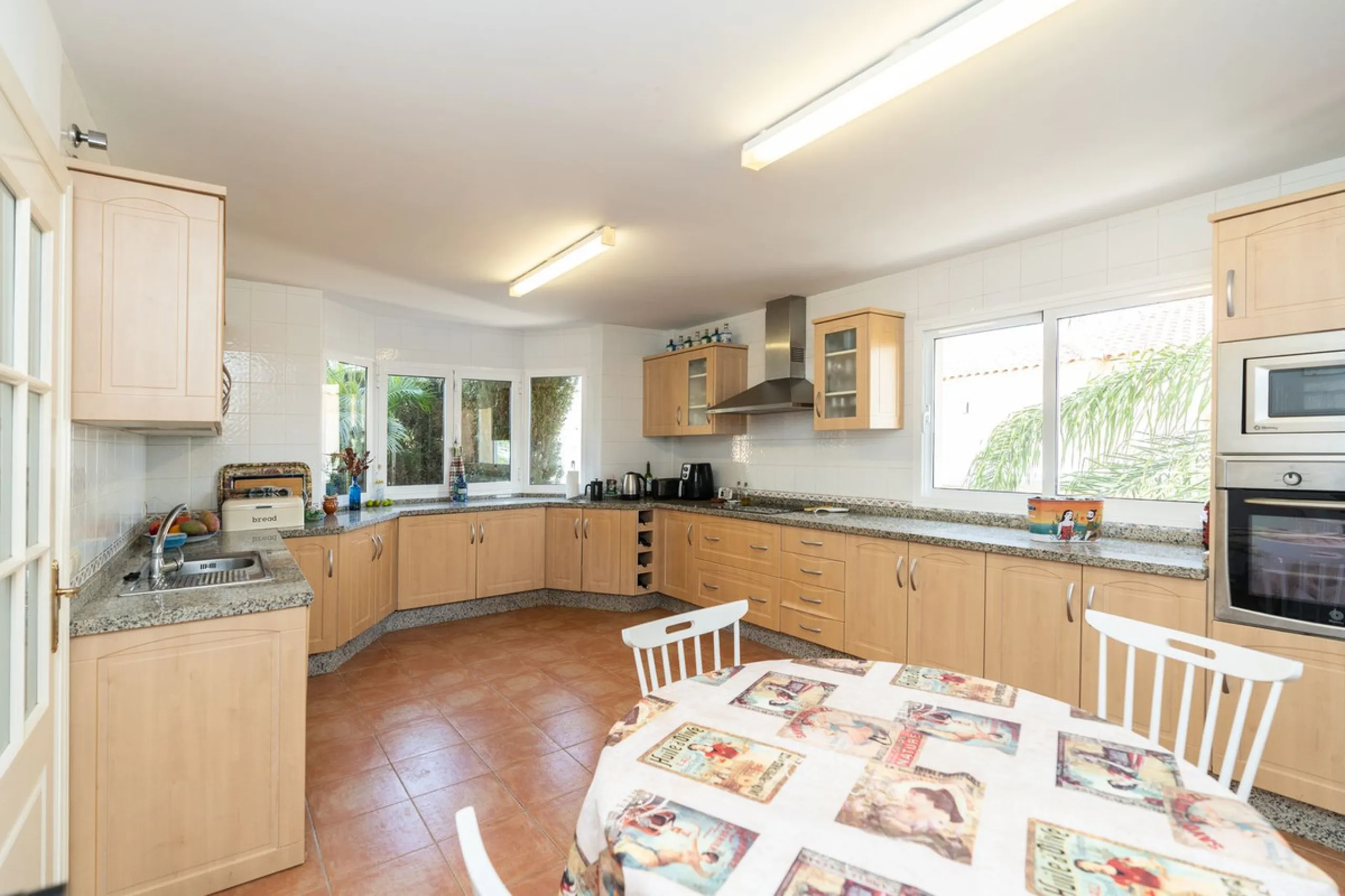 Located in the rolling hills of Mijas Costa, in the upper part of Riviera del Sol, this large villa offers the perfect balance of space, comfort, and convenience for family living. Positioned beside Cala Nova and right next to the exciting new One Bali Vi