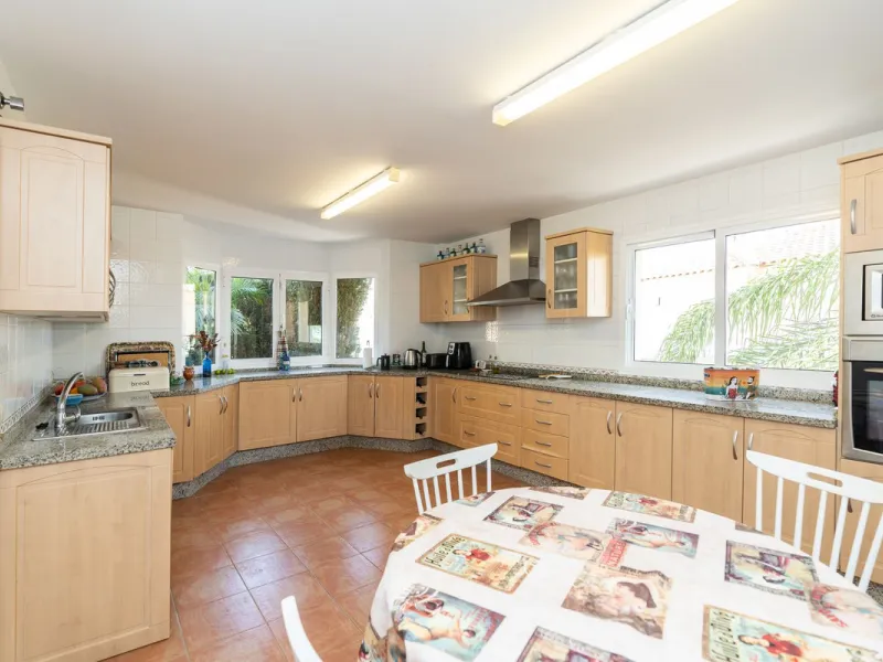 Located in the rolling hills of Mijas Costa, in the upper part of Riviera del Sol, this large villa offers the perfect balance of space, comfort, and convenience for family living. Positioned beside Cala Nova and right next to the exciting new One Bali Vi