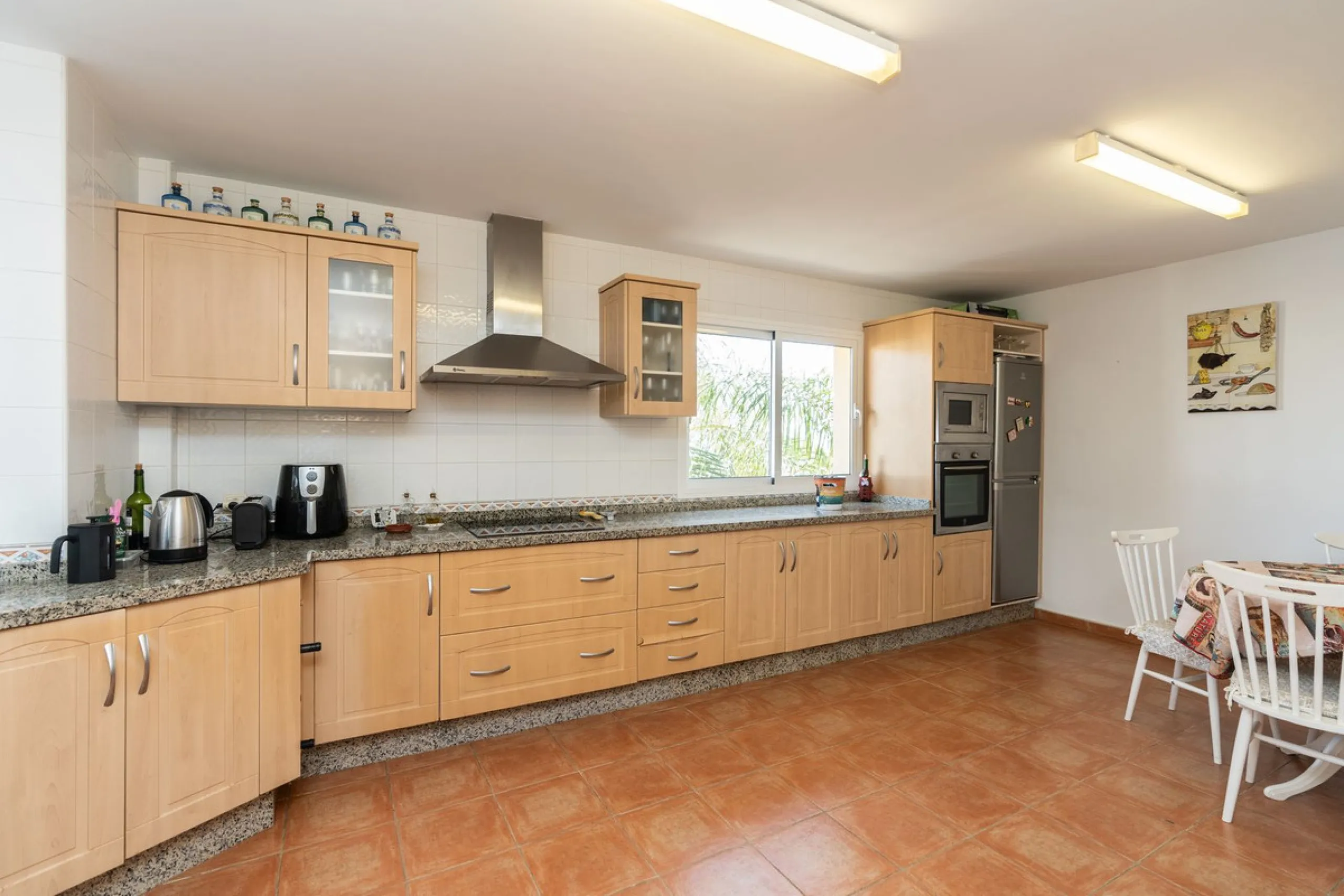 Located in the rolling hills of Mijas Costa, in the upper part of Riviera del Sol, this large villa offers the perfect balance of space, comfort, and convenience for family living. Positioned beside Cala Nova and right next to the exciting new One Bali Vi