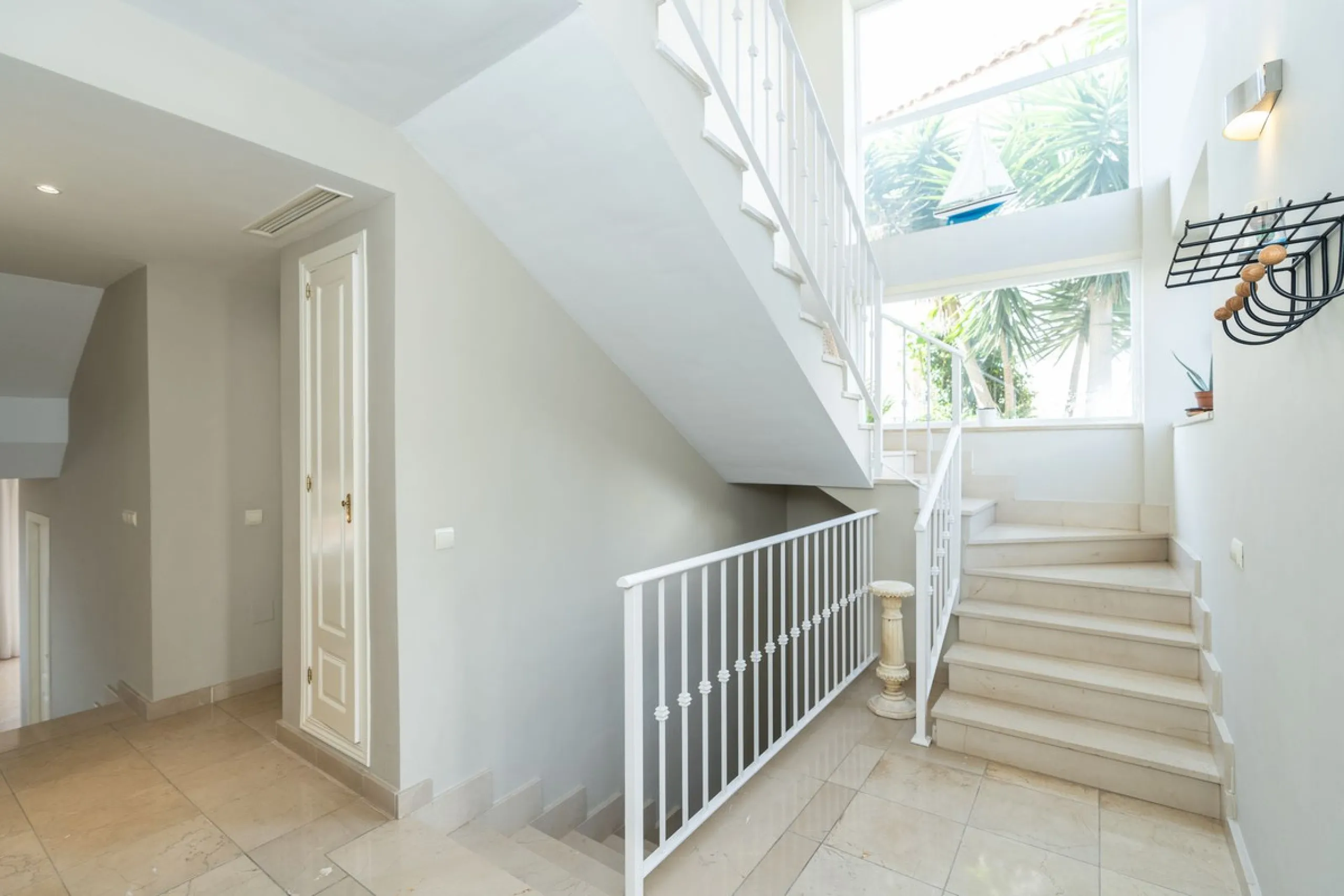 Located in the rolling hills of Mijas Costa, in the upper part of Riviera del Sol, this large villa offers the perfect balance of space, comfort, and convenience for family living. Positioned beside Cala Nova and right next to the exciting new One Bali Vi