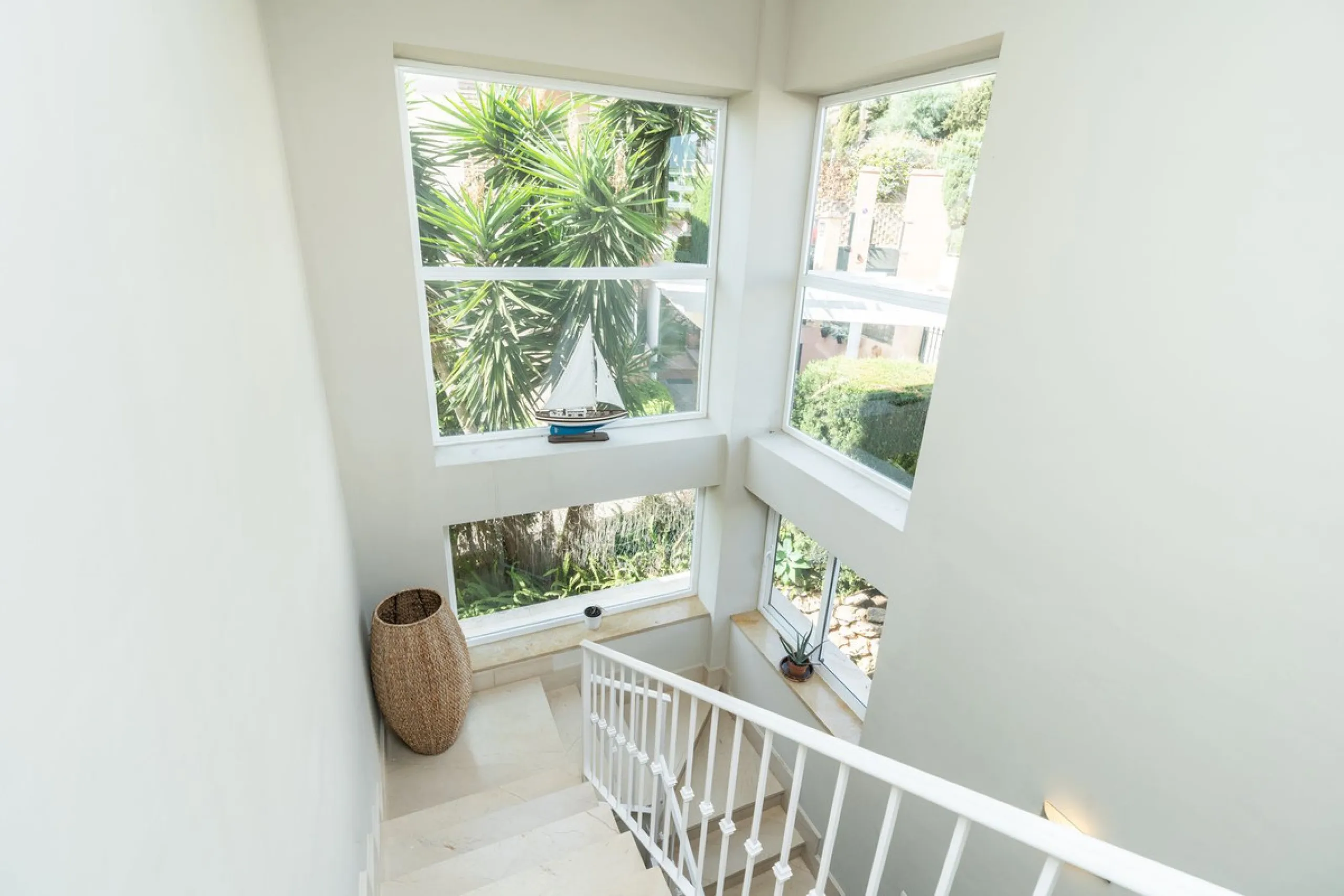 Located in the rolling hills of Mijas Costa, in the upper part of Riviera del Sol, this large villa offers the perfect balance of space, comfort, and convenience for family living. Positioned beside Cala Nova and right next to the exciting new One Bali Vi