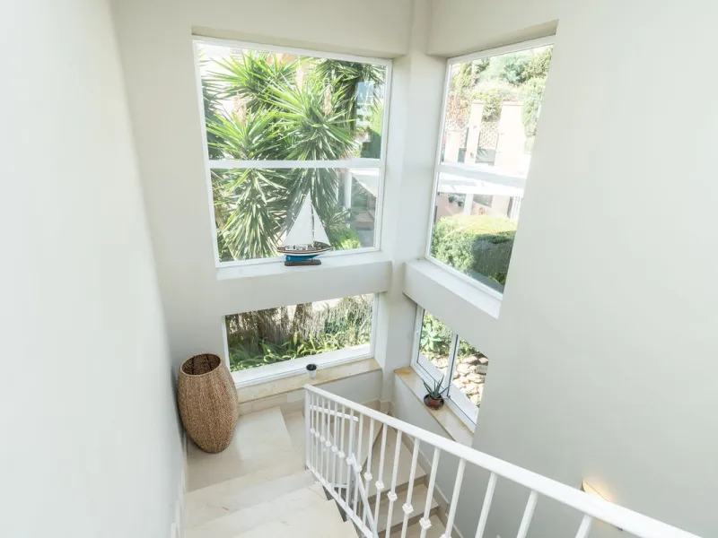Located in the rolling hills of Mijas Costa, in the upper part of Riviera del Sol, this large villa offers the perfect balance of space, comfort, and convenience for family living. Positioned beside Cala Nova and right next to the exciting new One Bali Vi