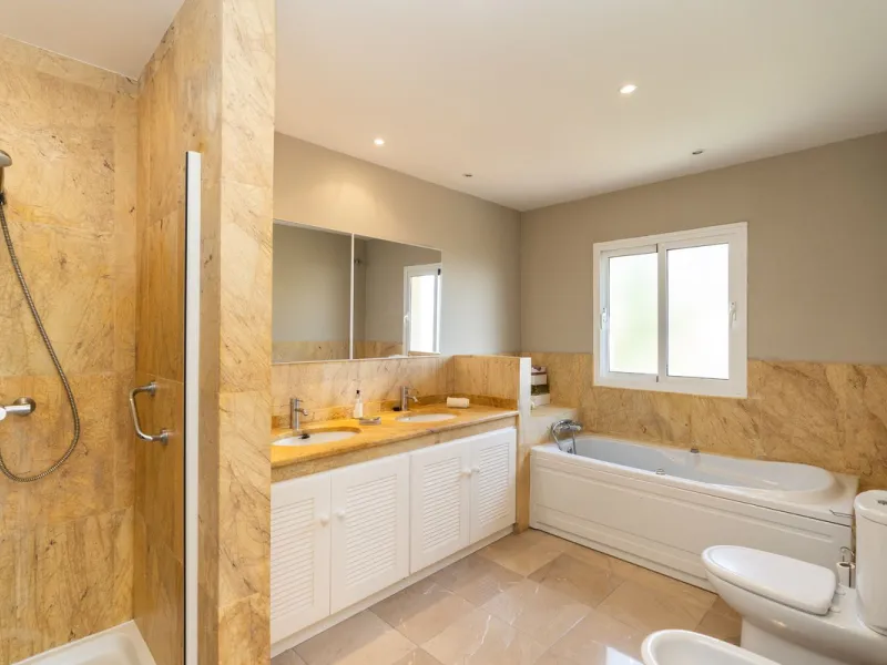 Located in the rolling hills of Mijas Costa, in the upper part of Riviera del Sol, this large villa offers the perfect balance of space, comfort, and convenience for family living. Positioned beside Cala Nova and right next to the exciting new One Bali Vi