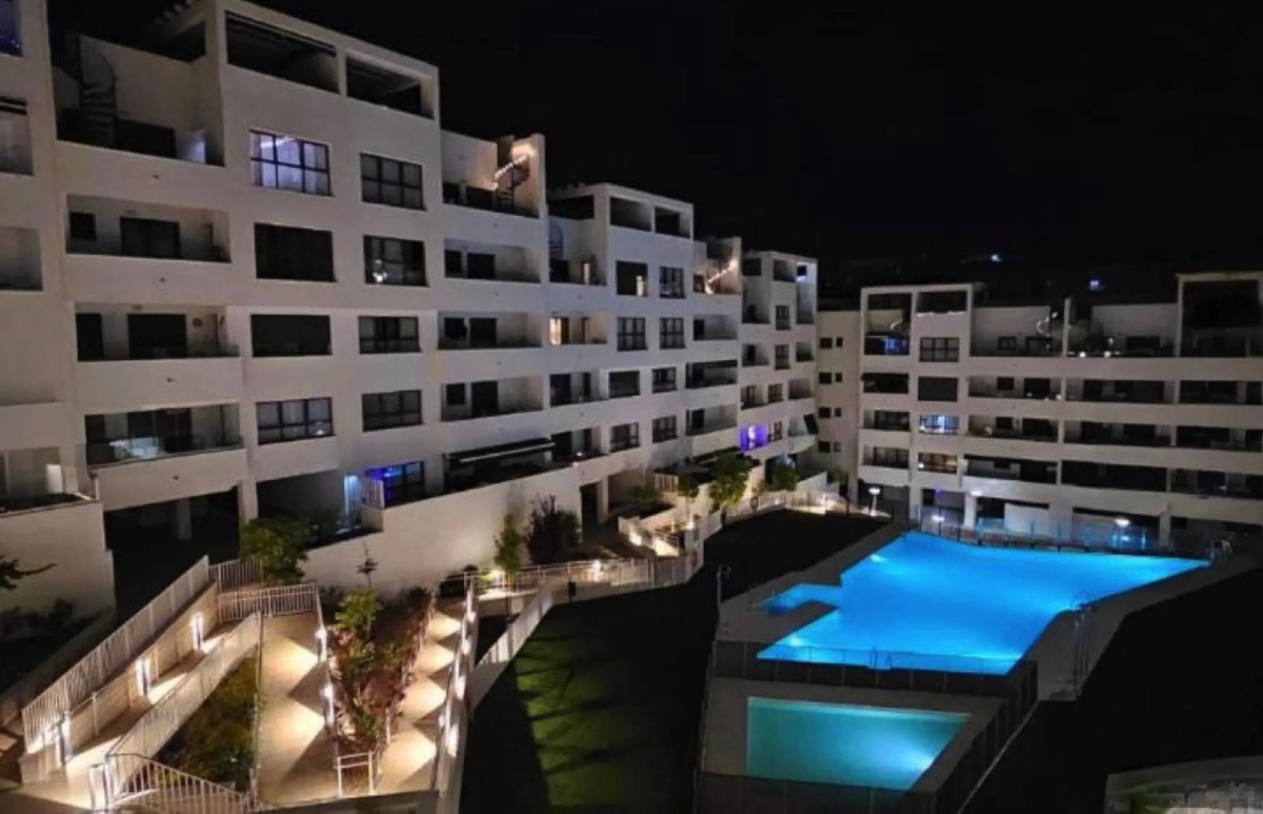 Attractive 4-Bedroom Duplex Penthouse in Estepona City – Stunning Sea and Mountain Views with Luxury Amenities!