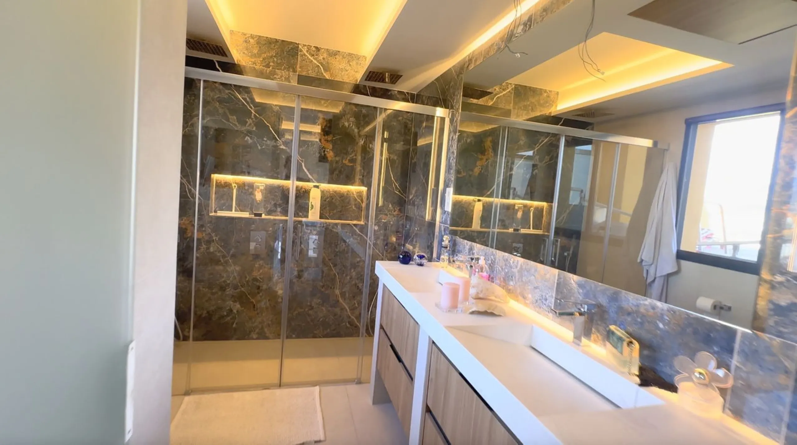 This exceptional triplex penthouse stands out as one of the most unique and meticulously designed properties in the Selwo area of Estepona. Its current owners, **renowned interior designers**, carried out a complete **bespoke, full-scale renovation**, ori