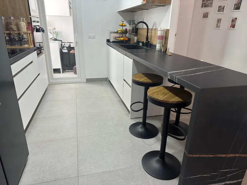Attractive 4-Bedroom Duplex Penthouse in Estepona City – Stunning Sea and Mountain Views with Luxury Amenities!