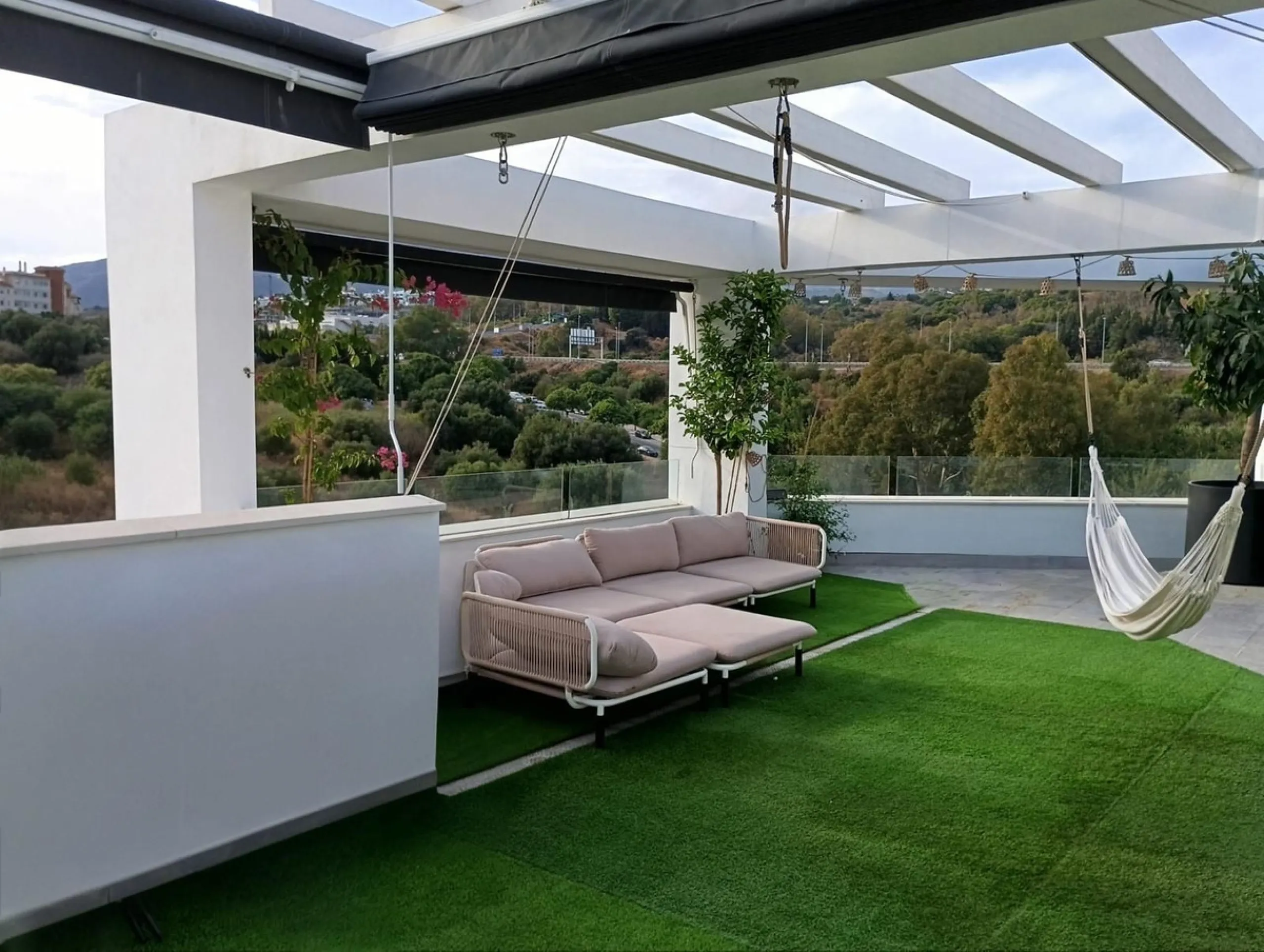 Attractive 4-Bedroom Duplex Penthouse in Estepona City – Stunning Sea and Mountain Views with Luxury Amenities!
