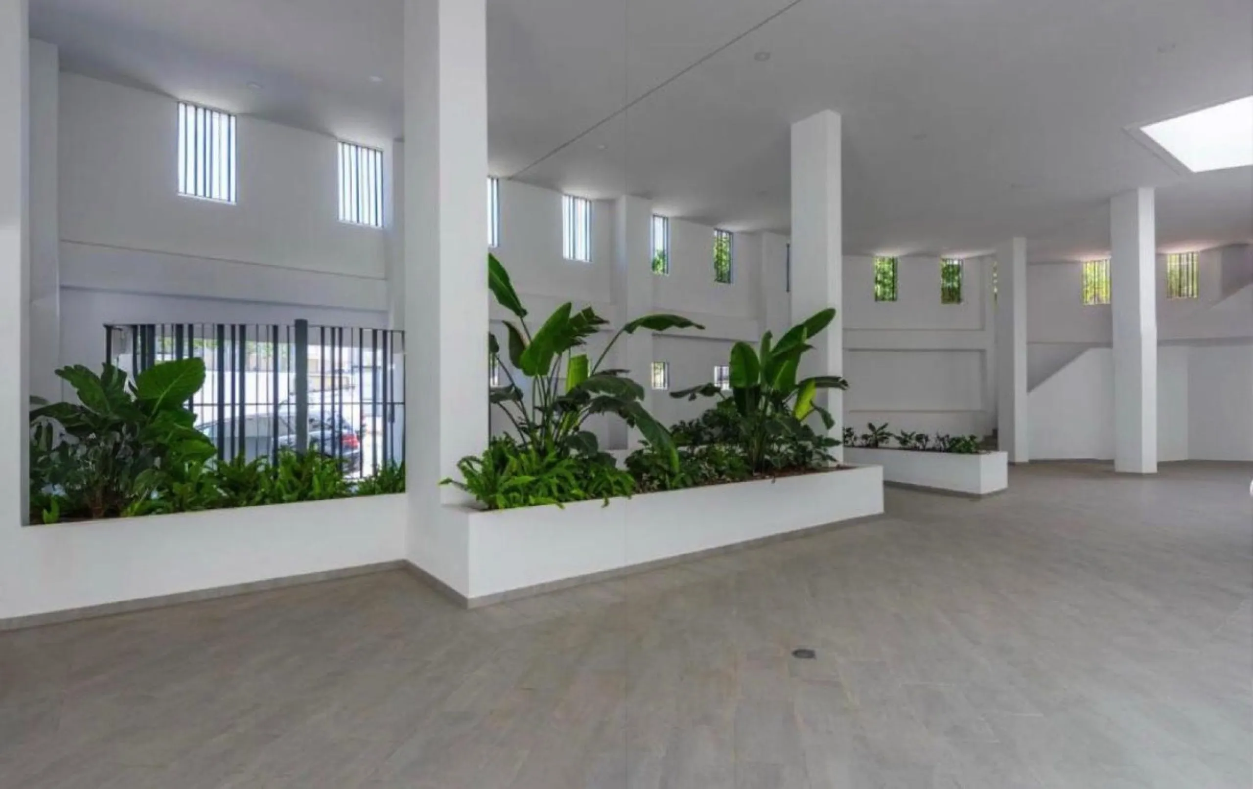 Attractive 4-Bedroom Duplex Penthouse in Estepona City – Stunning Sea and Mountain Views with Luxury Amenities!