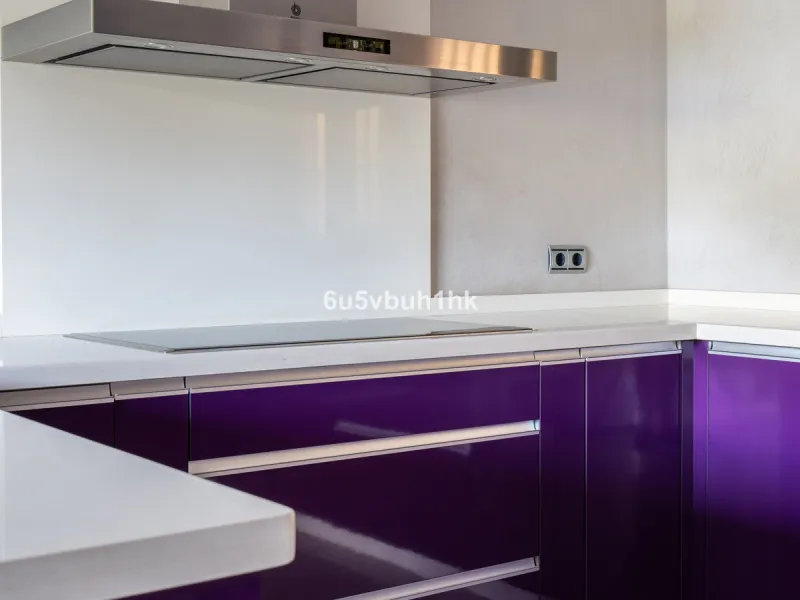 In Capellanía, a quiet and well-connected area of Benalmádena, this property offers a 658 m² plot and 168 m² built area.