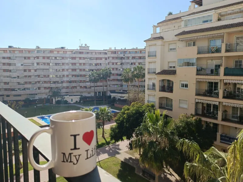 Bright Top-Floor Apartment in the Heart of Modern Estepona – Fully Furnished with Terrace and AC!