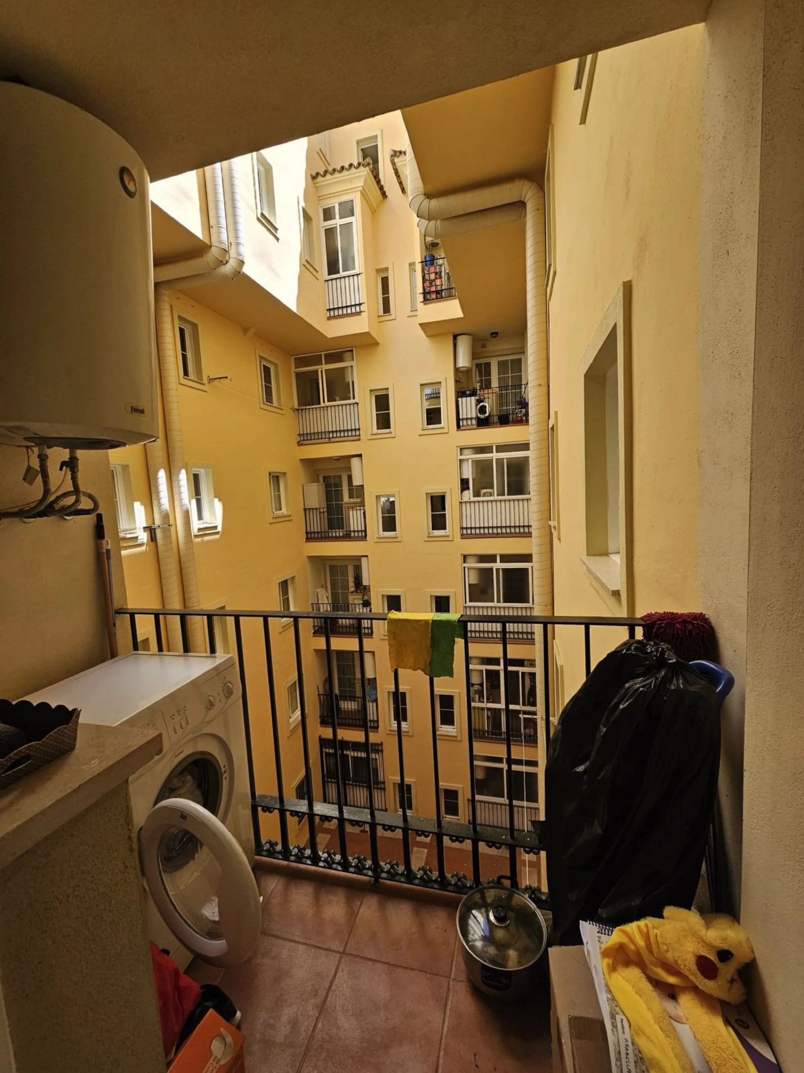 Bright Top-Floor Apartment in the Heart of Modern Estepona – Fully Furnished with Terrace and AC!