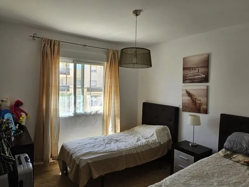 Bright Top-Floor Apartment in the Heart of Modern Estepona – Fully Furnished with Terrace and AC!