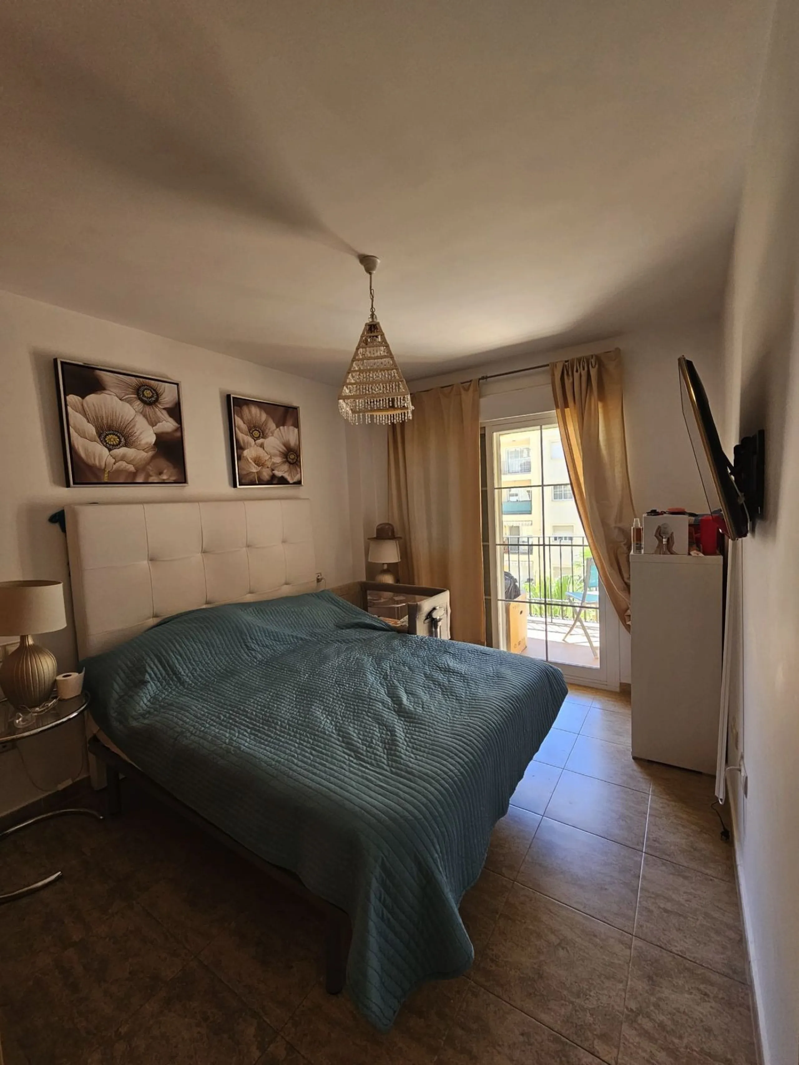 Bright Top-Floor Apartment in the Heart of Modern Estepona – Fully Furnished with Terrace and AC!