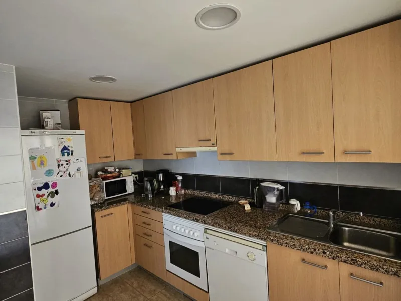 Bright Top-Floor Apartment in the Heart of Modern Estepona – Fully Furnished with Terrace and AC!