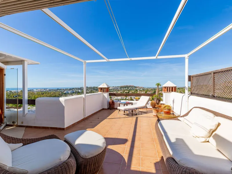 A fantastic penthouse duplex apartment with stunning views over the ocean, mountains and beautiful surroundings of Nueva Andalucia.