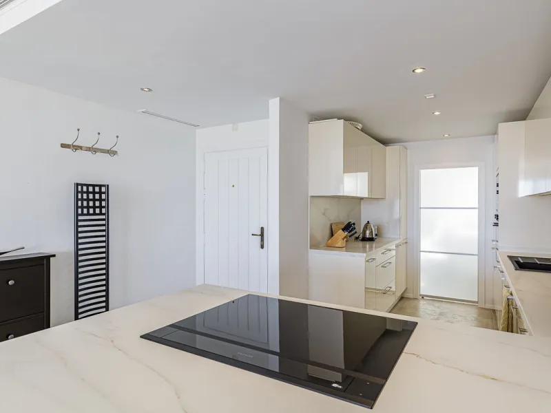 A fantastic penthouse duplex apartment with stunning views over the ocean, mountains and beautiful surroundings of Nueva Andalucia.
