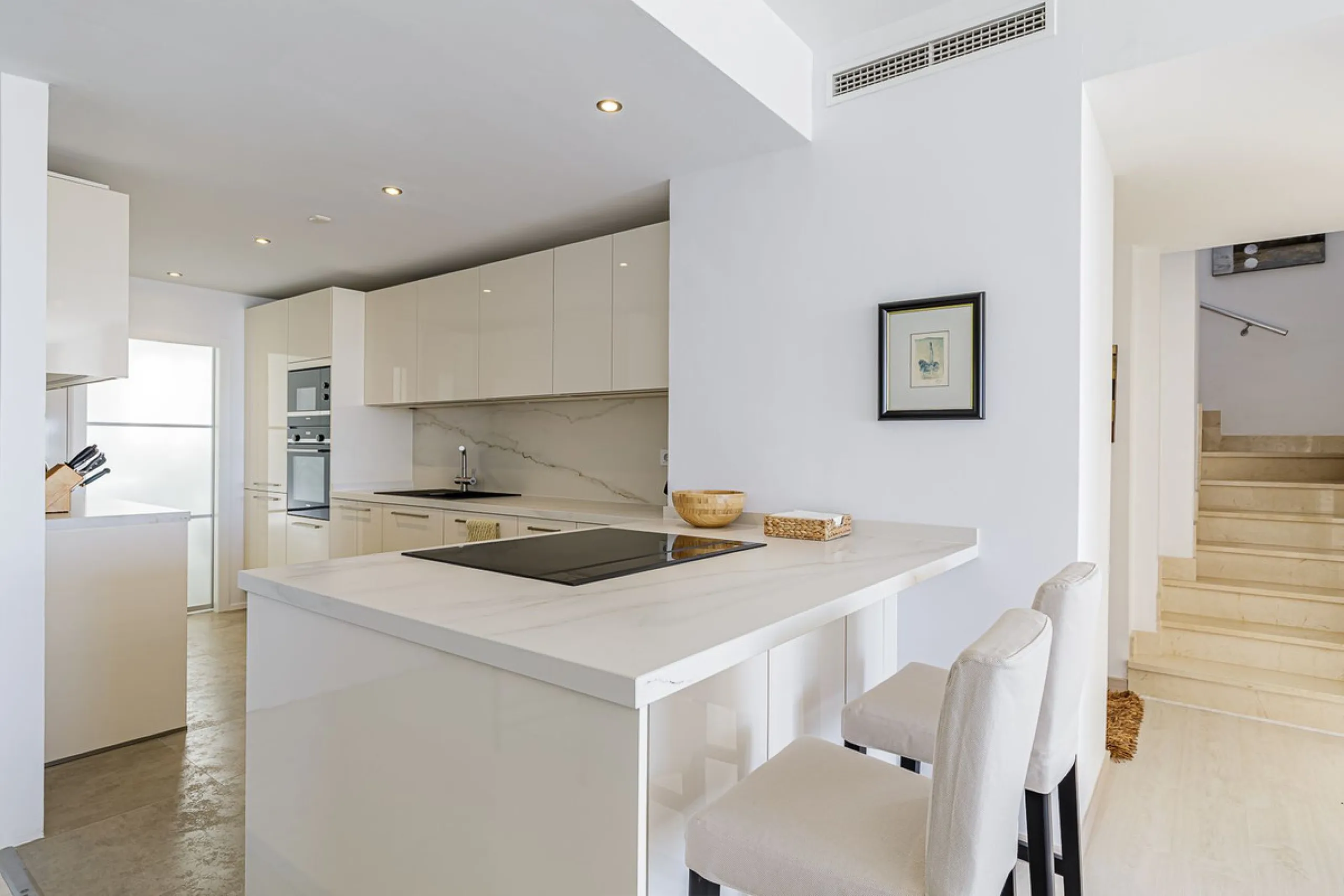 A fantastic penthouse duplex apartment with stunning views over the ocean, mountains and beautiful surroundings of Nueva Andalucia.