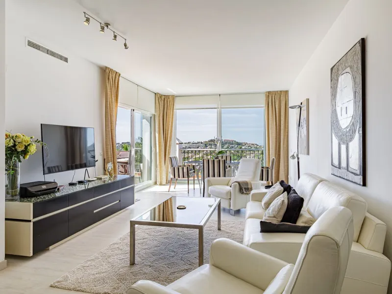 A fantastic penthouse duplex apartment with stunning views over the ocean, mountains and beautiful surroundings of Nueva Andalucia.