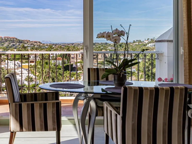 A fantastic penthouse duplex apartment with stunning views over the ocean, mountains and beautiful surroundings of Nueva Andalucia.
