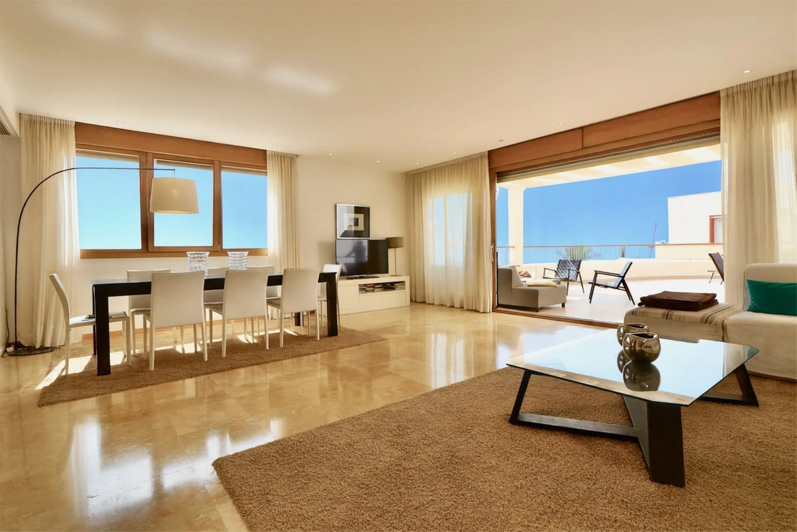 Apartment - Penthouse в продаже в Marbella, Málaga. В доме 3 спален и 3 ванных комнат. Площадь дома 186 м². Площадь участка 43 м²