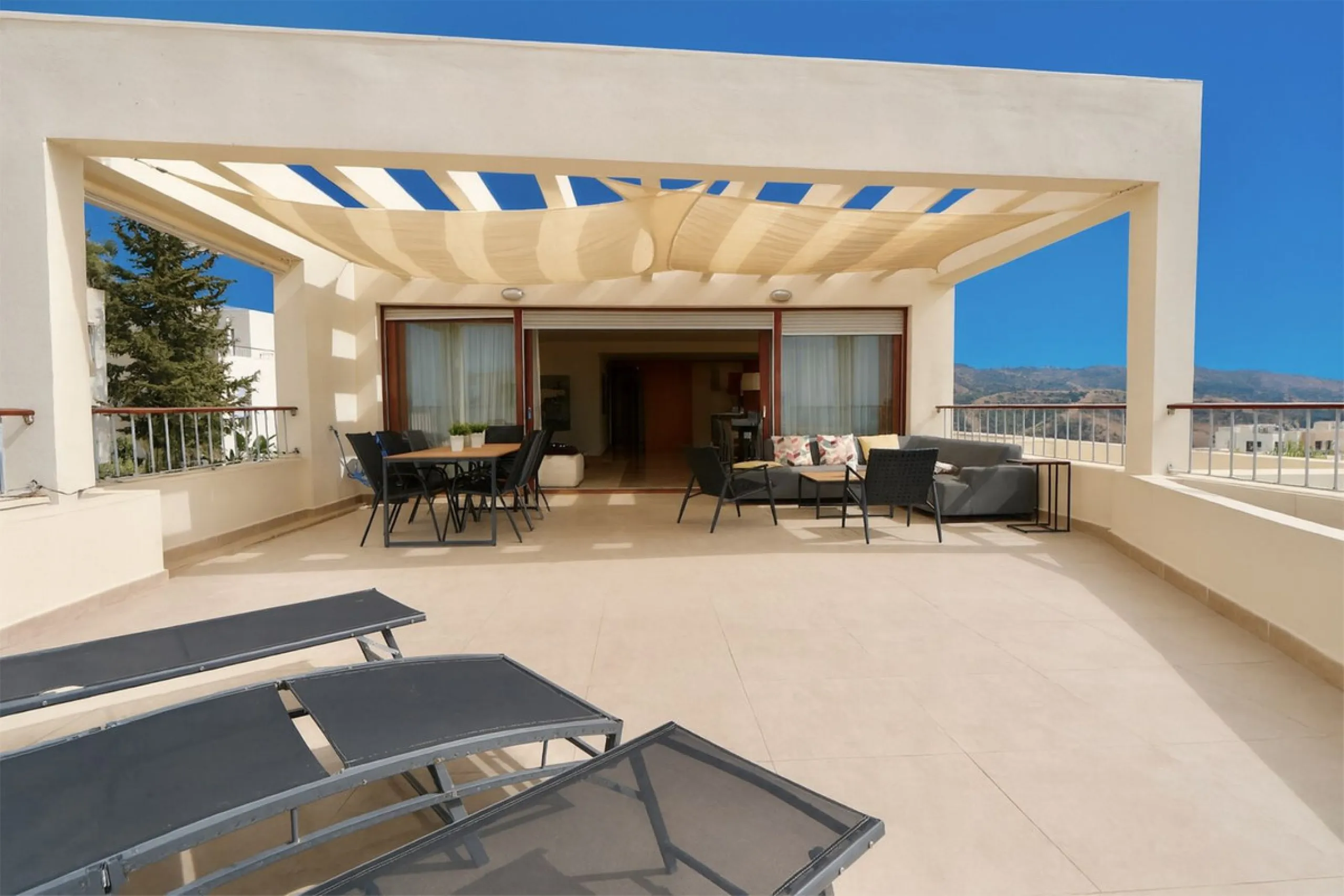 Apartment - Penthouse в продаже в Marbella, Málaga. В доме 3 спален и 3 ванных комнат. Площадь дома 186 м². Площадь участка 43 м²