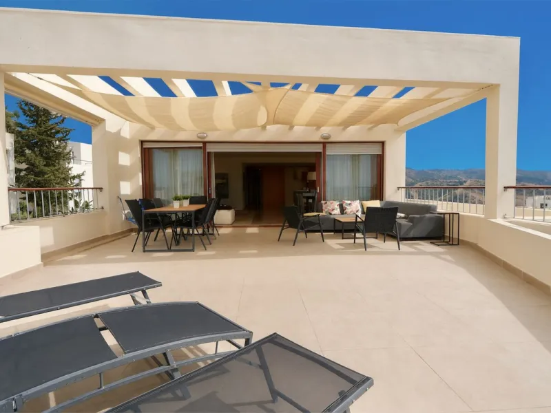 Apartment - Penthouse в продаже в Marbella, Málaga. В доме 3 спален и 3 ванных комнат. Площадь дома 186 м². Площадь участка 43 м²