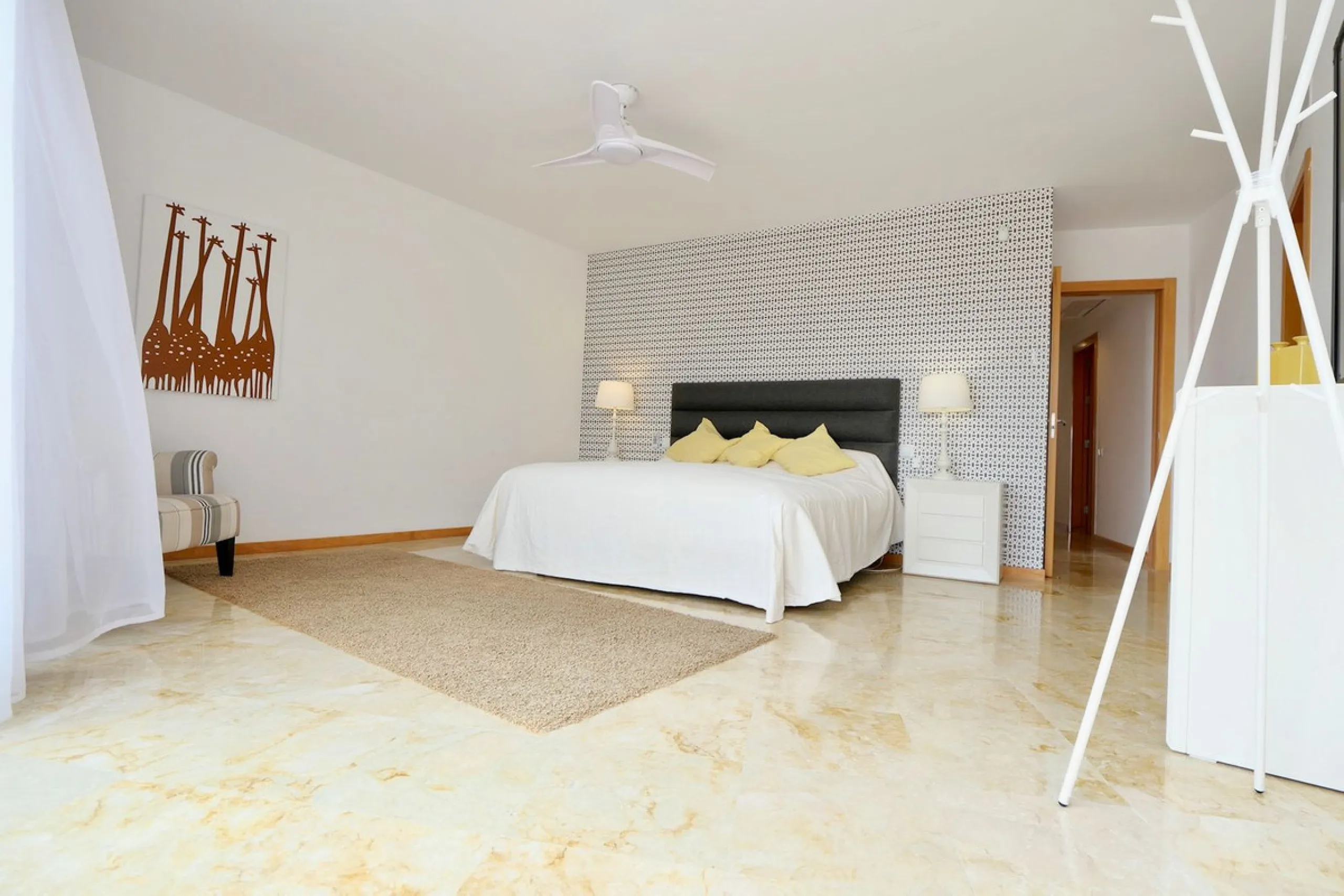 Apartment - Penthouse в продаже в Marbella, Málaga. В доме 3 спален и 3 ванных комнат. Площадь дома 186 м². Площадь участка 43 м²