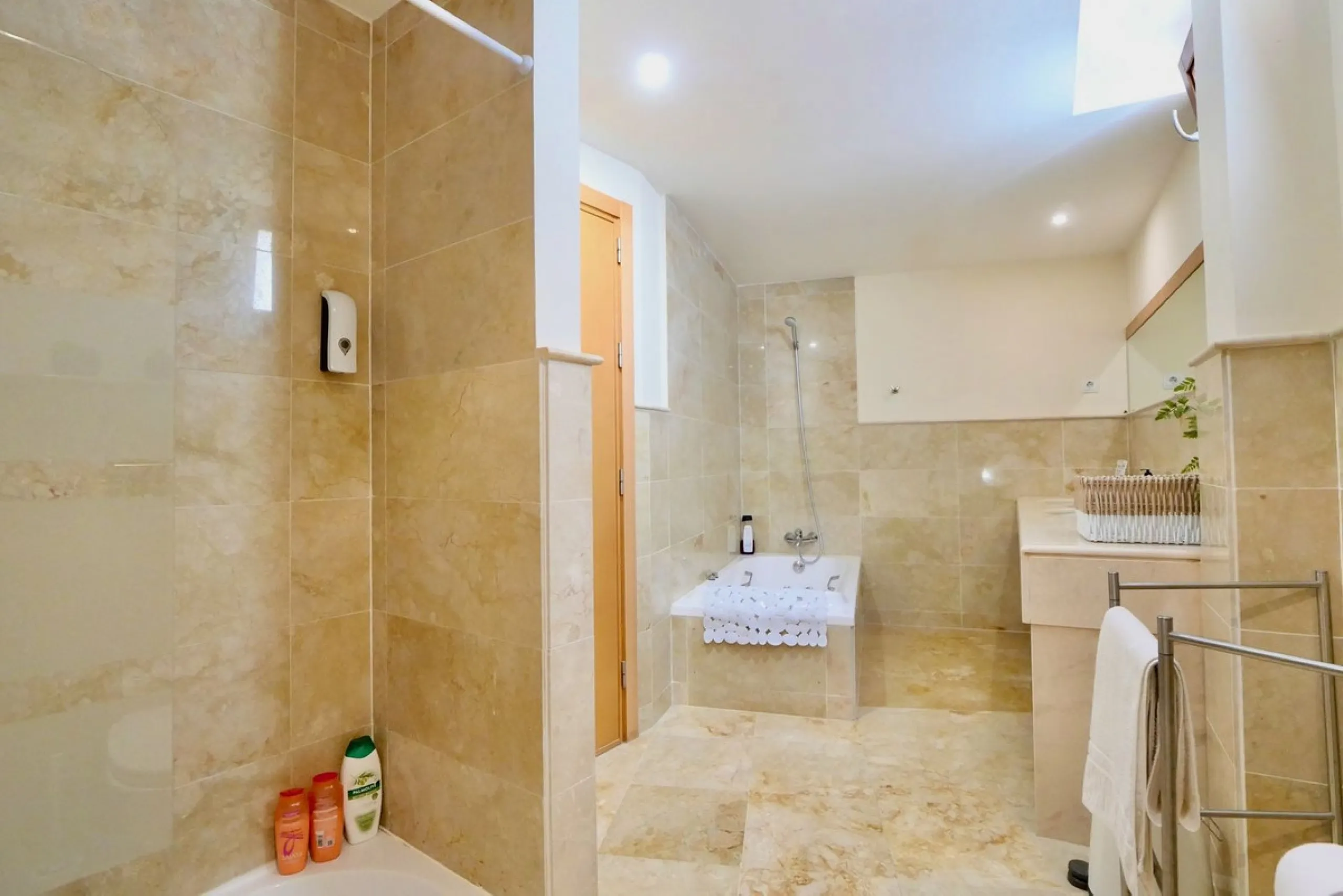 Apartment - Penthouse в продаже в Marbella, Málaga. В доме 3 спален и 3 ванных комнат. Площадь дома 186 м². Площадь участка 43 м²